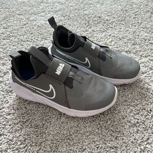 Nike Flex Runner Gray Sneakers